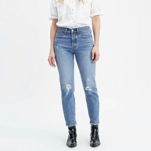 Levi’s Premium Wedgie Fit Jeans Size 28 NWT